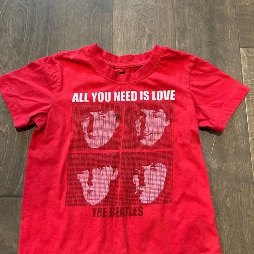 The Beatles "All You Need Is Love" Kids Red Graphic T-Shirt‎ Short Sleeve 5T